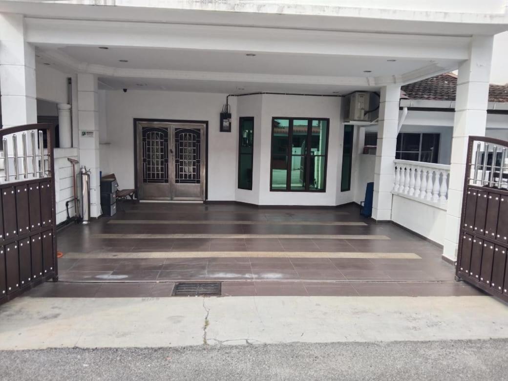 2 Storey 5Br 16Pax Semabok Taman Cheng Ho, 3 By Myplace Malacca Bagian luar foto