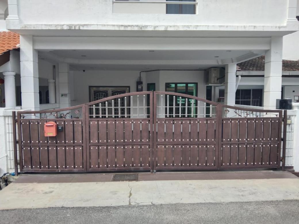 2 Storey 5Br 16Pax Semabok Taman Cheng Ho, 3 By Myplace Malacca Bagian luar foto
